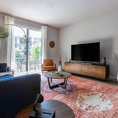 Ferienwohnung Black Swan - Heart Of Downtown - Midcentury With Patio Greenville Exterior foto