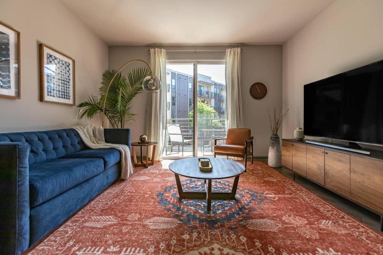 Ferienwohnung Black Swan - Heart Of Downtown - Midcentury With Patio Greenville Exterior foto