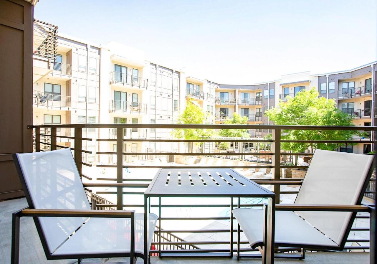 Ferienwohnung Black Swan - Heart Of Downtown - Midcentury With Patio Greenville Exterior foto