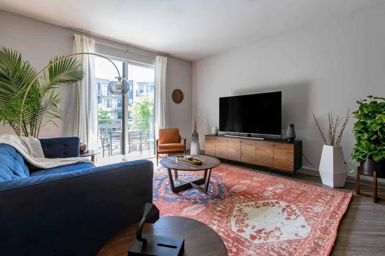 Ferienwohnung Black Swan - Heart Of Downtown - Midcentury With Patio Greenville Exterior foto